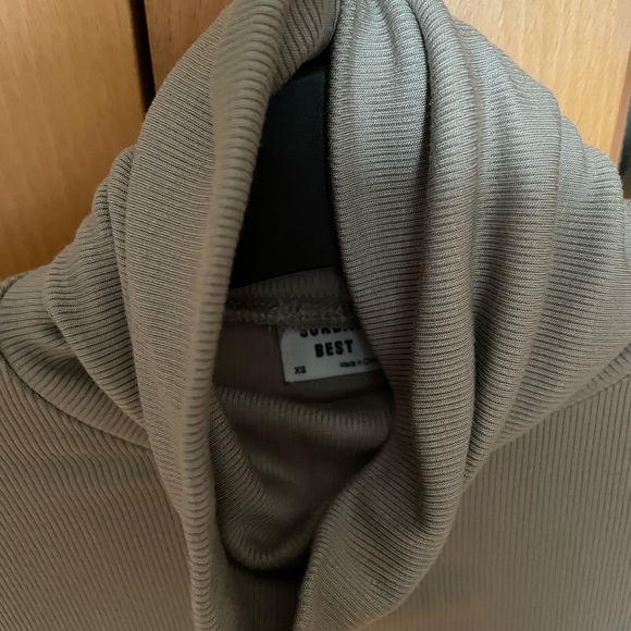 Sunday Best Freshman Cropped Turtleneck - Picture 3 of 3